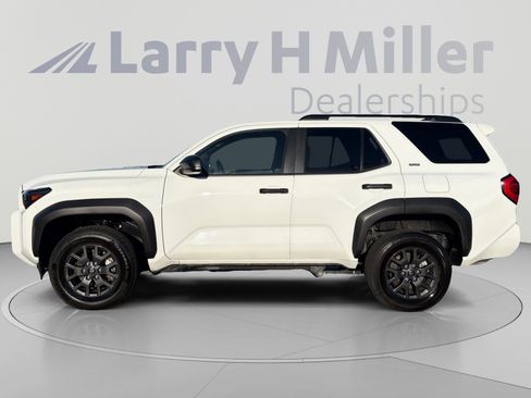 Used 2025 Toyota 4Runner SR5 AWD/4WD image 2