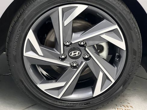 Used 2025 Hyundai Elantra SEL image 63