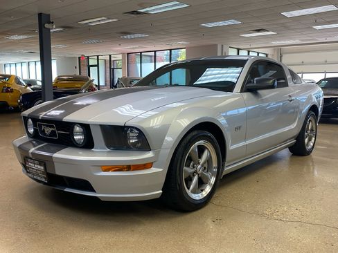 Used 2006 Ford Mustang GT image 3