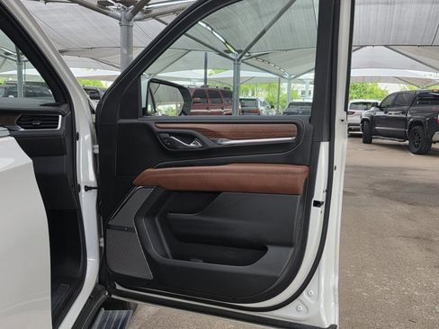 Used 2023 GMC Yukon Denali Ultimate image 8
