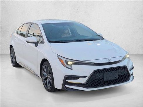 Used 2024 Toyota Corolla SE FWD image 3