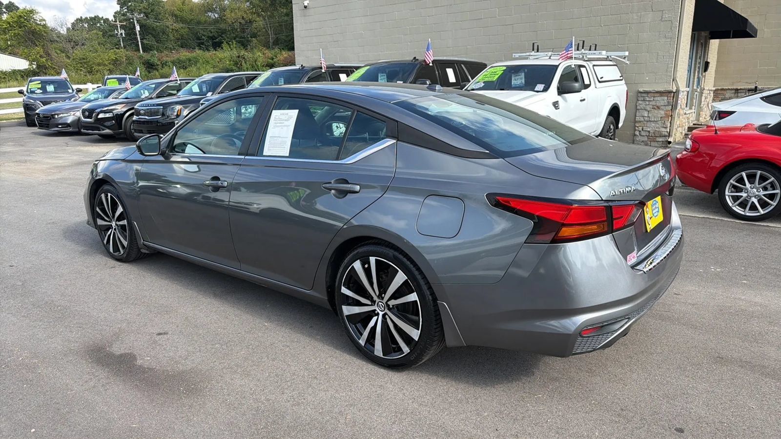 Used 2019 Nissan Altima 2.5 SR w/ SR Premium Package FWD image 3