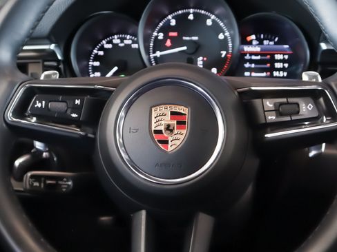 Certified 2024 Porsche Macan AWD/4WD image 16