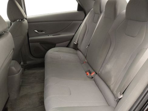 Used 2024 Hyundai Elantra SE FWD image 18