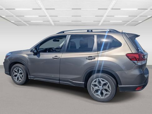 Used 2020 Subaru Forester Premium image 3