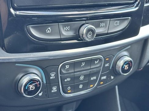 Used 2023 Chevrolet Traverse RS image 21