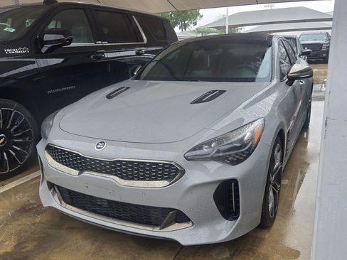 Used 2020 Kia Stinger GT1 RWD image 3