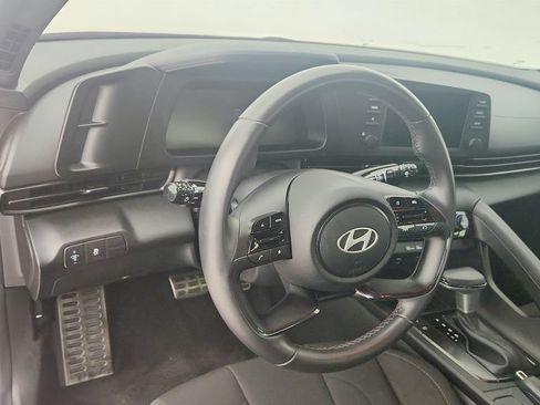 Used 2025 Hyundai Elantra Sport FWD image 9