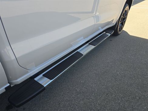Used 2025 Chevrolet Silverado 1500 LTZ AWD/4WD image 36