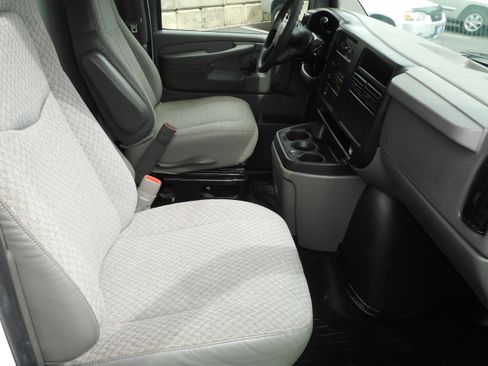 Used 2007 Chevrolet Express 2500 RWD image 23