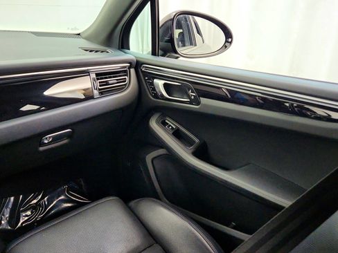 Used 2021 Porsche Macan AWD/4WD image 27