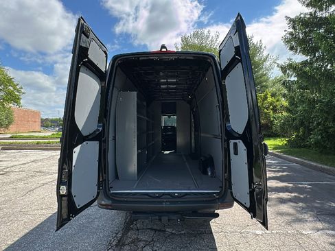 Used 2024 Mercedes-Benz Sprinter 2500 w/ Acoustic Package image 6