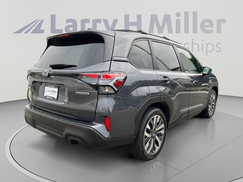Used 2025 Subaru Forester Touring AWD/4WD image 5