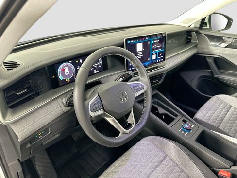 New 2026 Volkswagen Tiguan S image 9