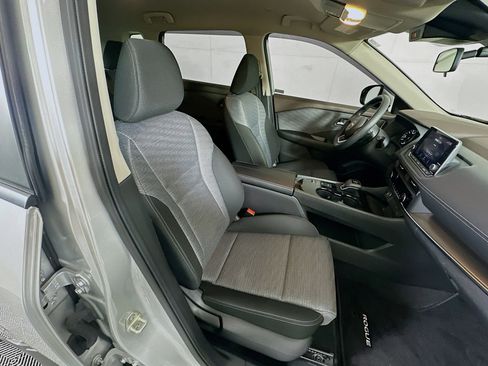 Used 2023 Nissan Rogue SV image 29