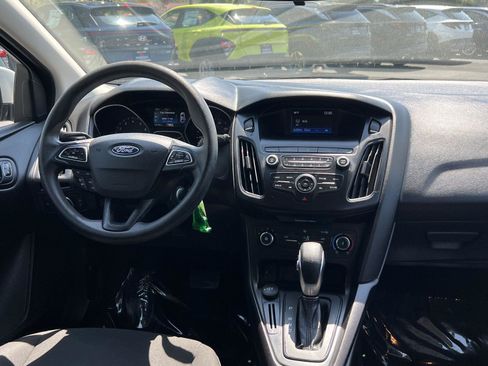 Used 2018 Ford Focus SE FWD image 23