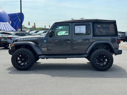 Used 2018 Jeep Wrangler Unlimited Sahara AWD/4WD image 6