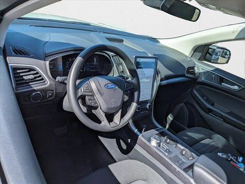 New 2024 Ford Edge SE image 3