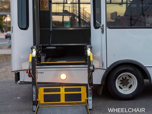 Used 2014 Ford E-350 and Econoline 350 Super Duty RWD image 2