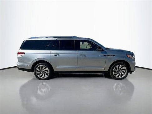 Used 2022 Lincoln Navigator L Reserve image 8