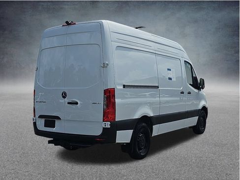 Used 2025 Mercedes-Benz Sprinter 2500 image 4