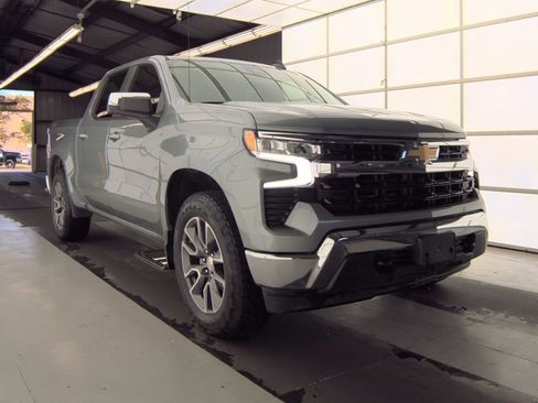 Used 2025 Chevrolet Silverado 1500 LT AWD/4WD image 3