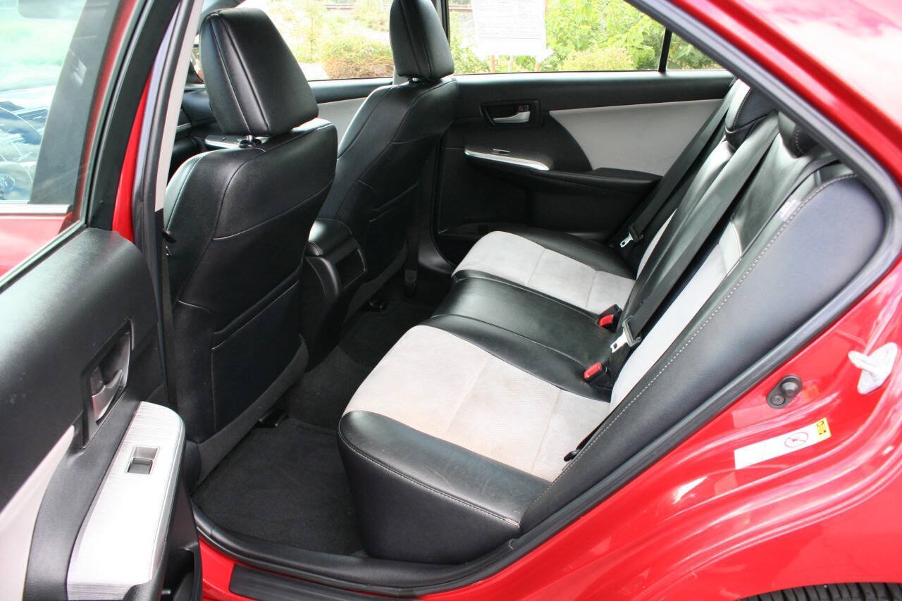 Used 2012 Toyota Camry SE w/ Leather Pkg FWD image 24