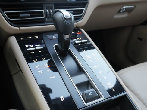 Used 2024 Porsche Macan image 29