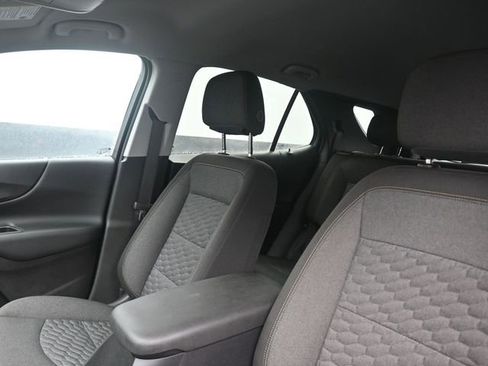 Used 2020 Chevrolet Equinox LT image 2