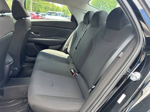 Used 2024 Hyundai Elantra SE FWD image 11