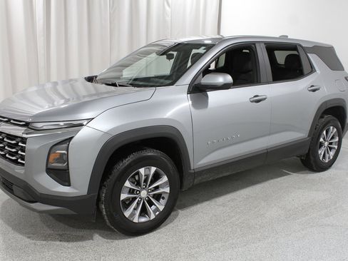 Certified 2025 Chevrolet Equinox LT image 3