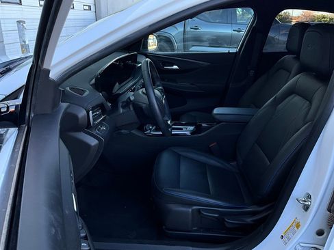 Used 2025 Buick Envista Sport Touring image 10