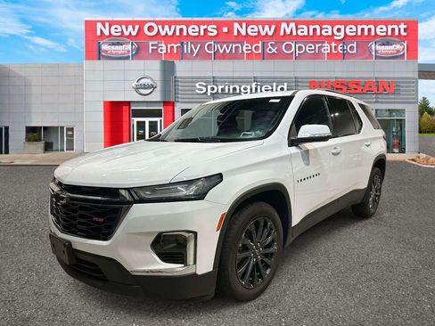 Used 2023 Chevrolet Traverse RS w/ LPO, Floor Liner Package AWD/4WD image 2
