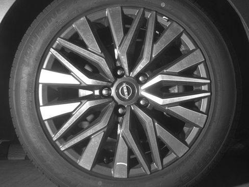 Used 2025 Nissan Altima 2.5 SV FWD image 13