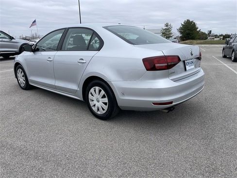 Used 2016 Volkswagen Jetta S image 3