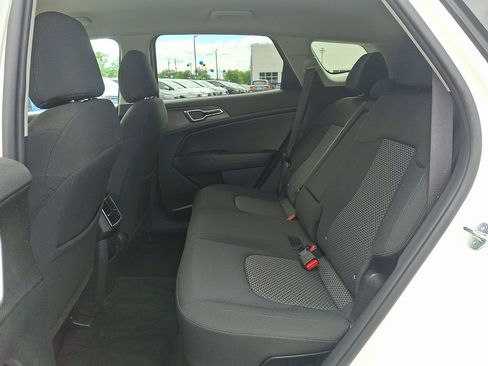 Used 2023 Kia Sportage LX AWD/4WD image 10