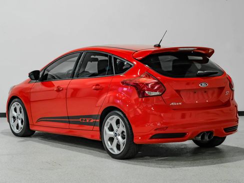 Used 2013 Ford Focus ST FWD image 8