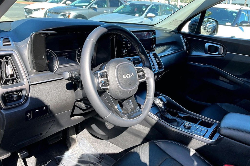 Used 2022 Kia Sorento S FWD image 11