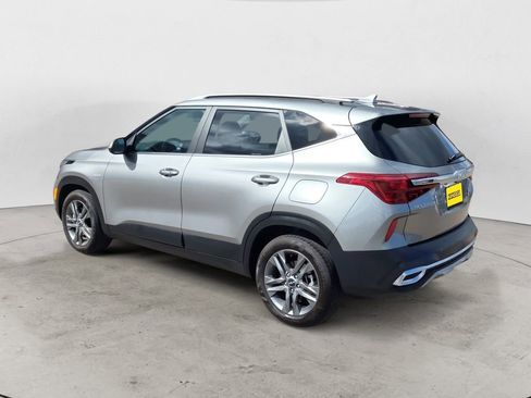 Used 2023 Kia Seltos S w/ Navigation Package AWD/4WD image 3