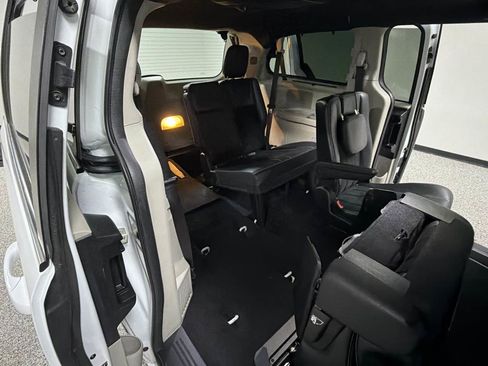 Used 2017 Dodge Grand Caravan SXT w/ Driver Convenience Group FWD image 33