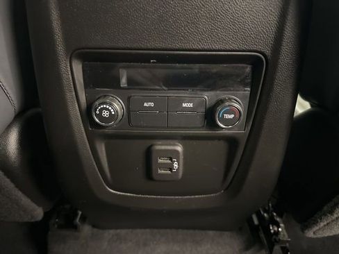 Used 2023 Buick Enclave Essence image 34