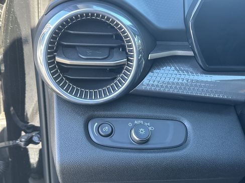 Used 2024 Chevrolet Trax ACTIV w/ Sunroof Package image 22