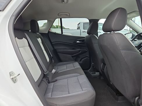 Used 2025 Chevrolet Trax LS FWD image 29