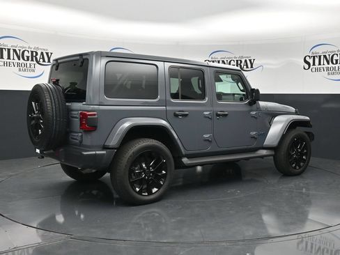 Used 2025 Jeep Wrangler Unlimited Sahara AWD/4WD image 9