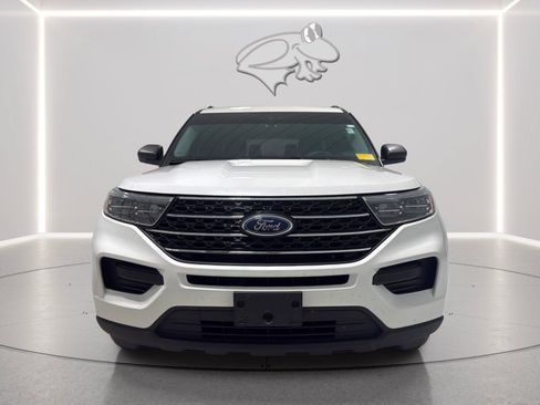 Used 2023 Ford Explorer XLT AWD/4WD image 10