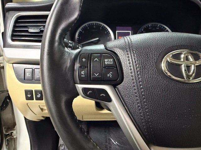 Used 2017 Toyota Highlander Limited Platinum AWD/4WD image 18