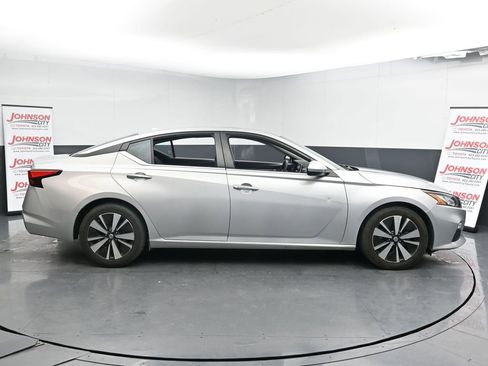 Used 2022 Nissan Altima 2.5 SV image 9