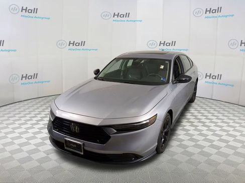 Certified 2025 Honda Accord SE image 1