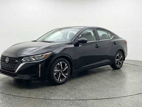 Used 2025 Nissan Sentra SV image 3