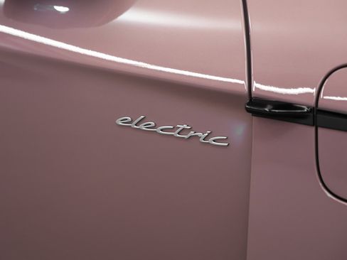 New 2025 Porsche Taycan image 14